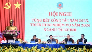 范明正总理和各位代表出席会议。