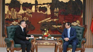 越南政府总理范明正会见中国天虹国际集团有限公司董事会主席洪天祝。