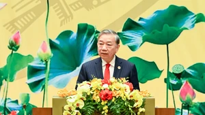 苏林总书记在仪式上发表讲话。