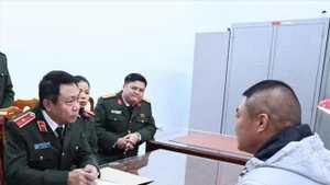 宣光省公安厅正与各职能部门协同完善相关手续，将按规定将范明振移交给中方。（图片来源：越通社）