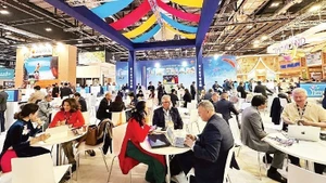 设在英国世界旅游交易会的越南旅游促进展位。