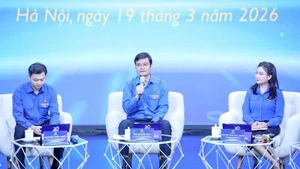 胡志明共青团中央第一书记裴光辉发表讲话。（投票来源：baochinhphu.vn）