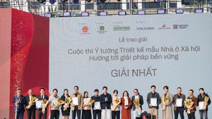 一等奖颁奖仪式。（图片来源：baohaiphong.vn）