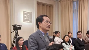 法国巴黎先贤祠-阿萨斯大学法律学博士研究生黎文争。（图片来源：越通社）