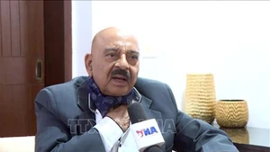 印度前副国家安全顾问S.D. 普拉丹接受记者的采访。（图片来源：越通社）