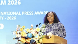 联合国妇女署驻越首席代表卡罗琳·尼亚马耶莫姆贝。