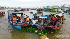 不仅仅是买卖的地方，水上集市已经成为西南部河流文化的悠久象征。
