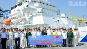 双方代表合影。