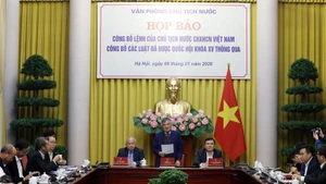 国家主席办公厅公布关于第十五届国会第十次会议通过的12部法律的主席令。（图片来源：baochinhphu.vn）