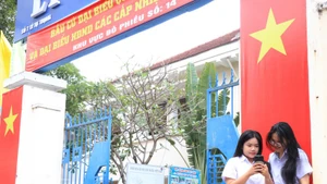 在2026-2031年任期国会代表和各级人民议会代表选举日的氛围中，河静省各学校的宣传工作广泛开展。（图片来源：越通社）