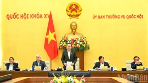 国会主席陈青敏主持国会各机构与国会办公厅会议【组图】