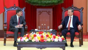 越共中央总书记苏林会见俄罗斯总统国民经济与公共管理学院院长阿列克谢·科米萨罗夫【组图】