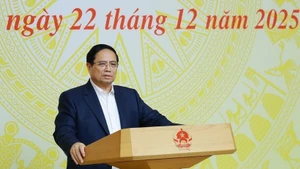 政府总理在会上发表讲话。（图片来源：越通社）