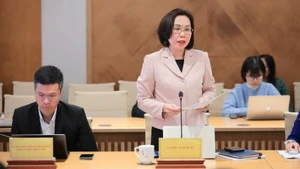 越南科学与技术部国际合作司副司长黎氏越林在12月31日下午举行的例行新闻发布会上介绍了有关第六届东盟数字部长会议的相关信息。（图片来源：VGP）