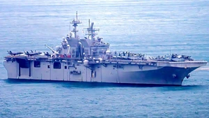 美国海军舰队对岘港进行友好访问。（图片来源：越南海军）