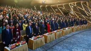 国会主席陈青敏出席越南真理国家政治出版社传统日80周年纪念活动。（维灵 摄）