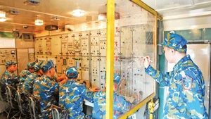 64团战士实行作战训练方案。（世大 摄）