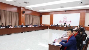 以“汇聚青年力量 共创绿色未来”为主题的越中青年对话会在中国广西壮族自治区桂林市举行。（图片来源：越通社）