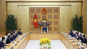 越南政府总理范明正会见日本企业家代表团现场。（图片来源：越通社）