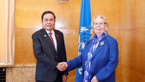 越南国会主席陈青敏会见联合国日内瓦办事处总干事瓦罗瓦娅。