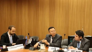 越南农业与环境部国际合作司代表黎明俊在会议上介绍了越南推动可持续粮食系统方面的经验。（图片来源：国际报）