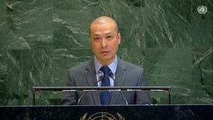 越南常驻联合国代表团临时代办阮黄元在活动上发表讲话。（图片来源：越通社）