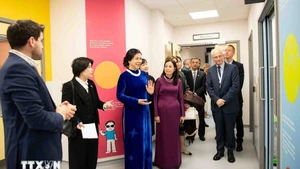 越共中央总书记苏林夫人吴芳璃访问伊芙琳娜伦敦儿童医院【组图】