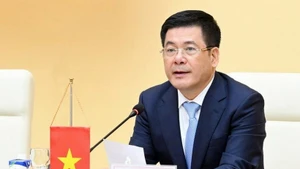 越南工贸部长、2025年秋季博览会指导委员会常务副主任阮鸿延。（图片来源：越通社）