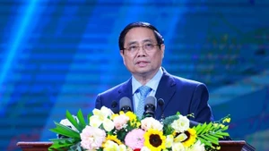 范明正总理在会上发表讲话。(图片来源:越通社)