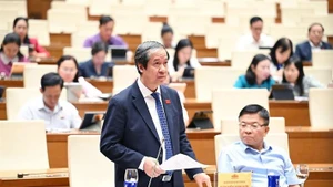 越南教育培训部部长阮金山发表讲话。（图片来源：越通社）