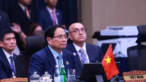 越南政府总理范明正出席第22届东盟-印度峰会。