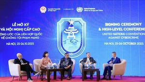 题为 “联合国公约:主权保障与多边主义的支柱”的专题讨论会在河内举行。(图片来源:越通社)