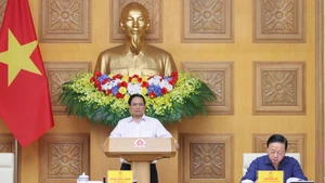 范明正总理主持会议。（图片来源：越通社）