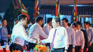 越南国会主席陈青敏出席民族英雄陈兴道逝世725周年纪念仪式。