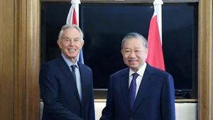 越共中央总书记苏林会见英国前首相托尼•布莱尔。（图片来源：越通社）