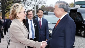 越共中央总书记苏林会见芬兰议会第一副议长保拉·里西科【组图】