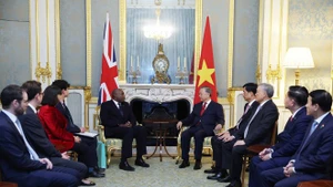 越共中央总书记苏林会见英国副首相戴维·拉米。（图片来源：越通社）