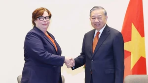 越共中央总书记苏林会见芬兰共产党总书记蒂娜·桑德伯格【组图】
