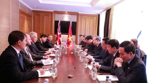 越共中央总书记苏林会见英国前首相托尼·布莱尔。(图片来源:越通社)