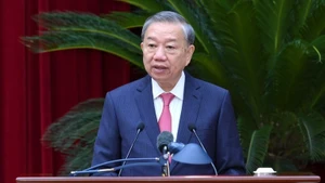 越共中央总书记苏林主持会议并在闭幕式上致辞。