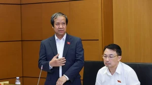 教育与培训部长阮金山在会上发表讲话。（图片来源：越通社）