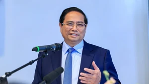 越南政府总理范明正造访斯德哥尔摩经济学院并发表重要讲话。
