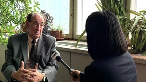 格奥尔基·托洛拉亚教授接受越通社记者的采访。（图片来源：越通社）