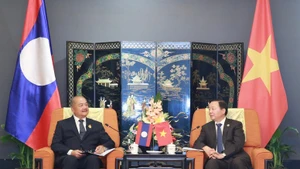 越南政府副总理陈红河会见老挝副总理吉乔·凯坎匹吞。（图片来源：VGP）