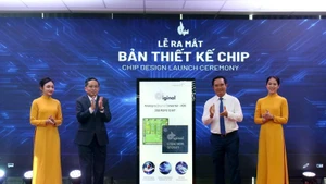 越南CT集团发布由本土工程师设计的物联网芯片原型。（图片来源：越通社）