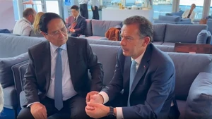 越南政府总理范明正会见葡萄牙总理路易斯·蒙特内格罗。（图片来源：越通社）