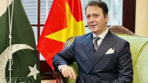 巴勒斯坦驻越南大使科达亚尔·马里接受越通社记者采访。