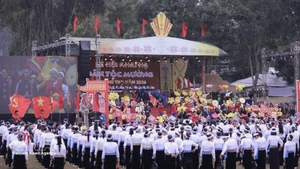 富寿省芒璧乡开贺节现场。