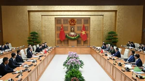 越南政府总理范明正会见中国外交部长、国防部长和公安部长。（图片来源：越通社）