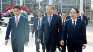 越共中央总书记苏林同越共海防市委员会举行工作会议【组图】